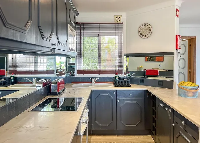 Lovely In 2bd 250m Ocean View And Ac Wi-fi Pool Διαμέρισμα Αλμπουφέιρα